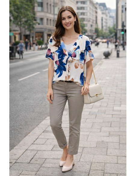 Fodros-masnis nyakú fehér alapon kék virágos felső